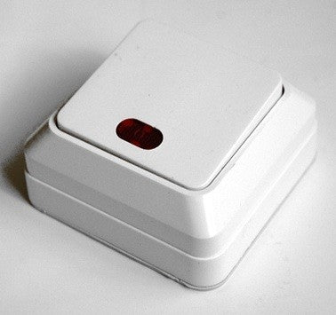 Întrerupător aplicat cu LED – vizibilitate crescută și montaj rapid