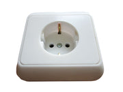 Priză Schuko bachelită albă – robustă și rezistentă, montaj aplicat