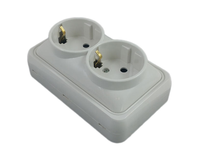 Priză dublă aplicată cu capac – protecție și montaj rapid