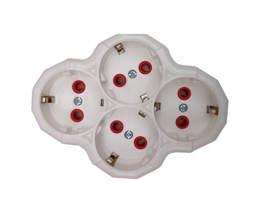 Triplu ștecher Schuko cu 4 prize – compact, cu împământare